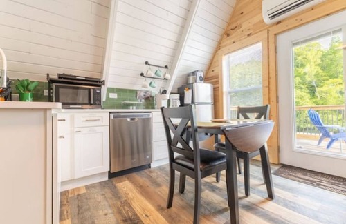 Ashley Oaks Apartment | Scenic Lake Retreat - Open Layout - Pontoon Rentals - BBQ Grill