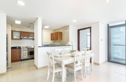 Jumeirah Lake Towers Apartment | Scenic lake view 2BR near metro in Cluster A, JLT