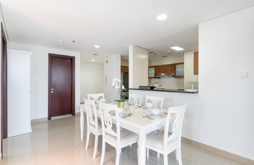 Jumeirah Lake Towers Apartment | Scenic lake view 2BR near metro in Cluster A, JLT