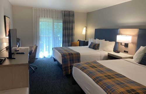 Wasilla Hotel | Scenic Lake Views Await at This Cozy Wasilla Retreat!