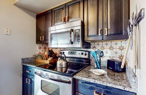 Lake Harmony Condo | Scenic Lakefront Condo – Convenient to Jim Thorpe & Hickory Run Hiking