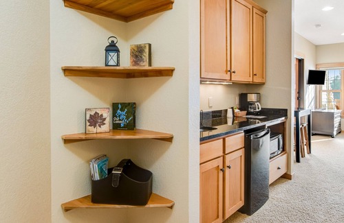 Three Lakes Condo | Scenic lakefront condo with pool, hot tub, gym & central AC