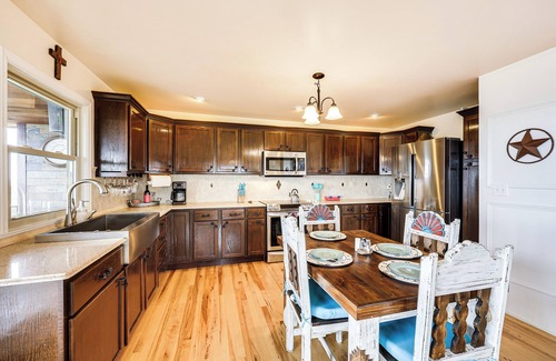 Leakey House | Scenic Leakey Vacation Rental w/Private Patio!
