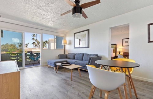Kahului Hotel | Scenic Maui Room with Outdoor Pool Near Ocean, Dining, Shops & Shuttle