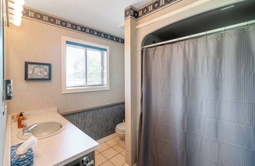 Niagara-on-the-Lake Other | Scenic Niagara Vineyard Farm Home for up to 9ppl