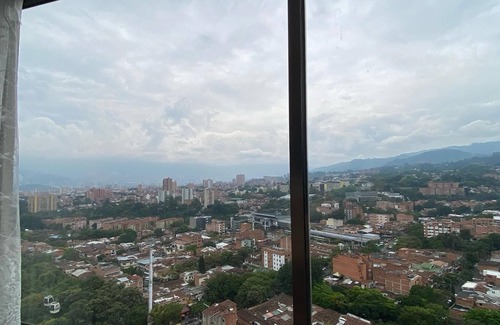 San Javier Condo | Scenic Overlooks, Quiet, 5 walk minutes to the train station and metro cable,