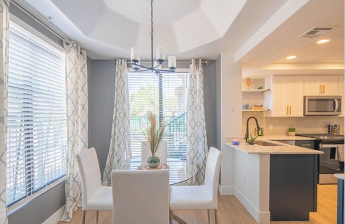 Paradise Valley Village Condo | Scenic Patio》Pool, Hot Tub, King Beds + Golf!