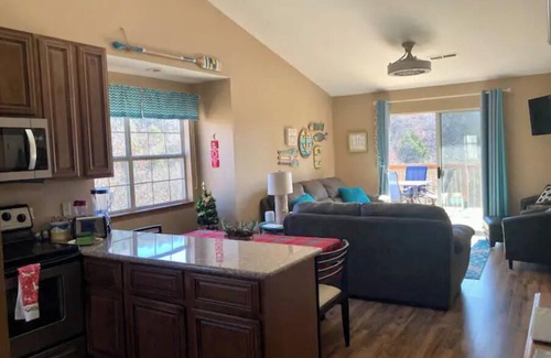 Indian Point Condo | Scenic/Private/Table Rock Lake/<5min to SDC/Beautiful/Fun!