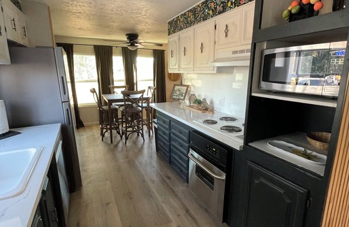 Raisin House | Scenic Ranch Retreat Near Fresno