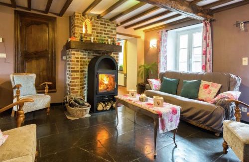 Gimnee House | Scenic Retreat in Gimnée, cleaning included