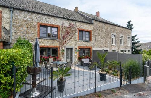 Gimnee House | Scenic Retreat in Gimnée, cleaning included