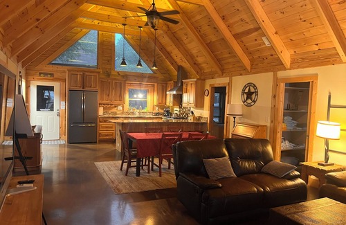 Florence House | Scenic Retreat in Hill Country; An Artsy-Ranch, Amazing Views, Privacy, and Pool