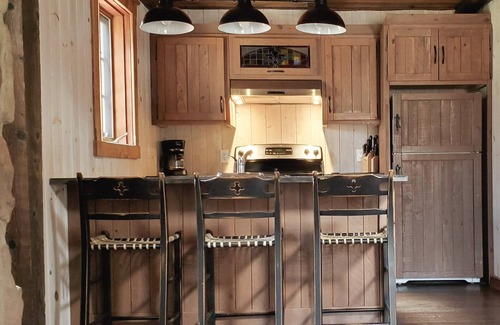 Mauricie House | Scenic Riverside Chalet Retreat w/Fireplace, Forest Views & Outdoor Activities