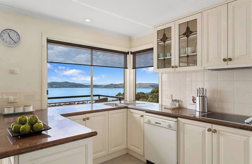 Sandy Bay House | Scenic Sandy Bay Lookout in the Hills