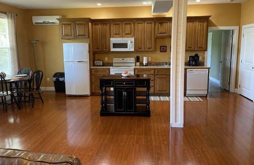 Hendersonville Apartment | Scenic Serenity in the heart of Apple Country