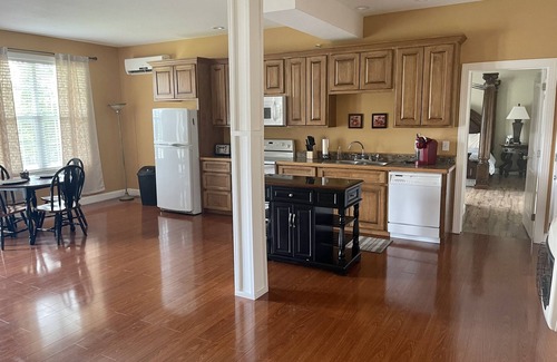 Hendersonville Apartment | Scenic Serenity in the heart of Apple Country