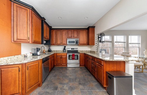 East Price Hill House | Scenic Skyline View- Downtown Cincy