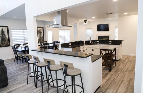 Biggs Field House | Scenic view Spacious Home