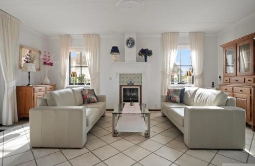 Callantsoog House | Scenic Waterside Retreat