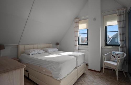Callantsoog House | Scenic Waterside Retreat