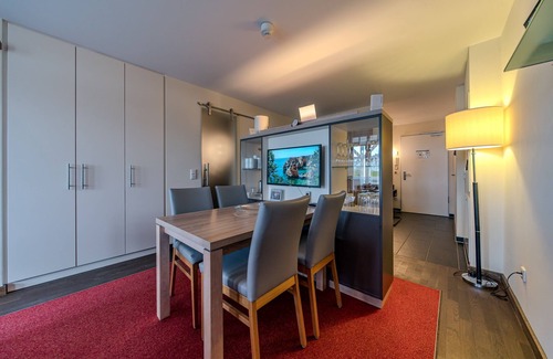 Wremen Apartment | Schöne Ferienwohnung mit Sauna und Tollem, Großem Balkon mit Blick zum Deich