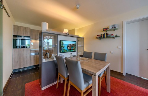 Wremen Apartment | Schöne Ferienwohnung mit Sauna und Tollem, Großem Balkon mit Blick zum Deich