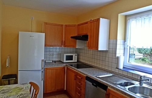 Bendorf Apartment | Schöne Ferienwohnung mit Küche, Wohnzimmer, 2 Schlafzimmer, Terrasse und Garten