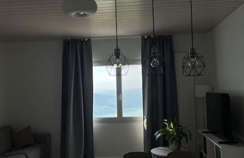 Arth Apartment | Schöne Ferienwohnung mit Aussicht auf den Zugersee