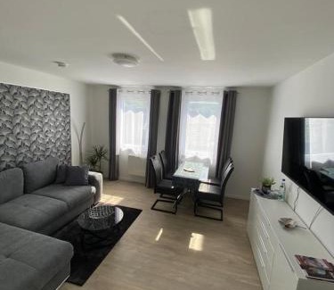 Eisenach Apartment | Schöne Ferienwohnung „Zum Glück Tropical“
