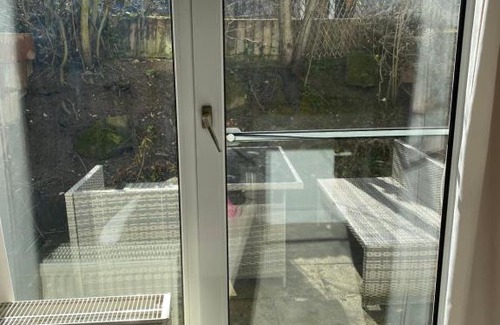 Goeppingen Apartment | Schöne moderne renovierte Einliegerwohnung mit Terrasse