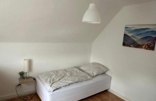 Hamm House | Schöne Zimmervermietung für Monteure geeignet ! Direkt am Kanal mit Gartennutzung!