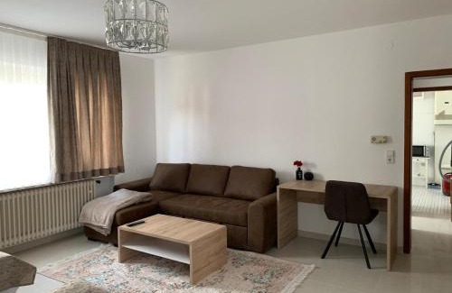 Gross Buchholz Apartment | Schöne Zwei Zimmer Wohnung mit Balkon Braun