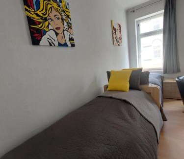 Zwenkau Apartment | Schöne Zwei-Zimmer-Wohnung "W2" mit 4 Einzelbetten und WLAN in Zwenkau bei Leipzig im Neuseenland