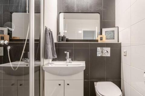 Neuehrenfeld Apartment | Schönes Apartment mit Parkplatz & 24h CheckIn 1
