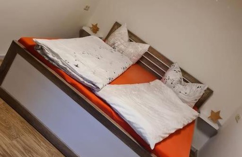 Elgersburg Apartment | Schönes Doppelzimmer mit Küche und Badezimmer