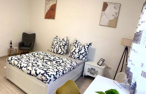 Ludwigshafen-Friesenheim Apartment | Schönes Zimmer in einer 3er WG-Wohnung geeignet für einen Mann