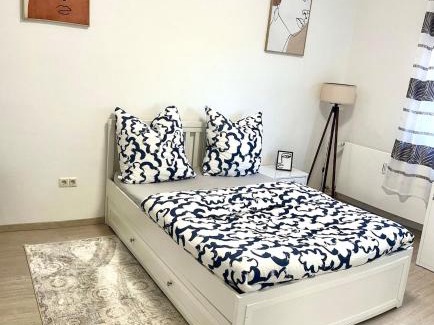Ludwigshafen-Friesenheim Apartment | Schönes Zimmer in einer 3er WG-Wohnung geeignet für einen Mann
