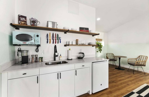 Silk Stocking Neighborhood Apartment | SCH15 · Pohaku Paea Studio suite.nui
