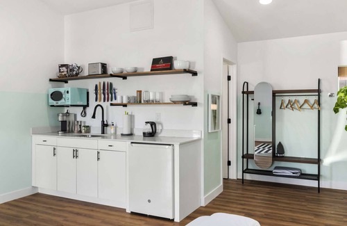 Silk Stocking Neighborhood Apartment | SCH15 · Pohaku Paea Studio suite.nui