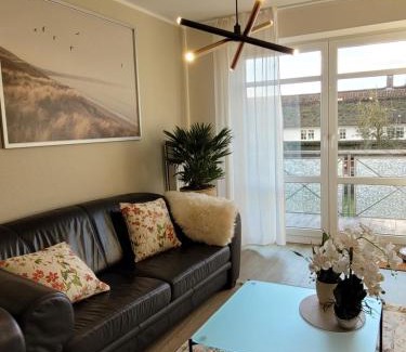 Wangerland Apartment | Schaake Hooksiel - Charmante Reetdachwohnung & Kostenfreier Parkplatz