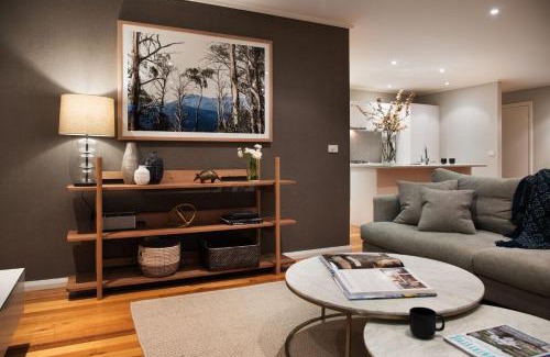 Hepburn House | Schafhalle