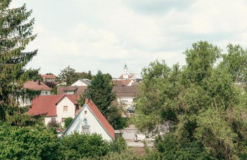 Guenzburg Apartment | Schlafen am Weiher