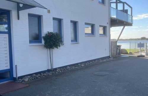 Maasholm Apartment | Schleiseits vacation apartment directly on the water