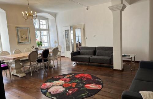 Gutenzell Apartment | Schloß Hürbel Rosengarten - Suite