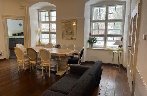 Gutenzell Apartment | Schloß Hürbel Rosengarten - Suite