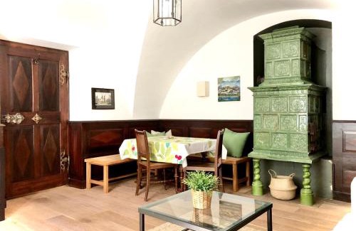 Laakirchen Apartment | Schloss mit eigenem Garten und Parkplatz