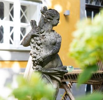 Laakirchen Apartment | Schloss mit eigenem Garten und Parkplatz