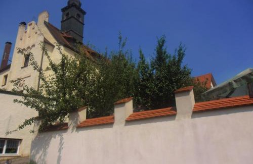 Regensburg Apartment | Schloss Weichs zu Regensburg mit 2Schlafzimmer Parkplatz Internet 75qm Zentrum