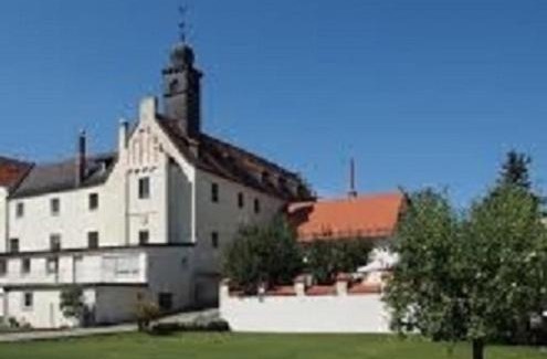 Regensburg Apartment | Schloss Weichs zu Regensburg mit 2Schlafzimmer Parkplatz Internet 75qm Zentrum