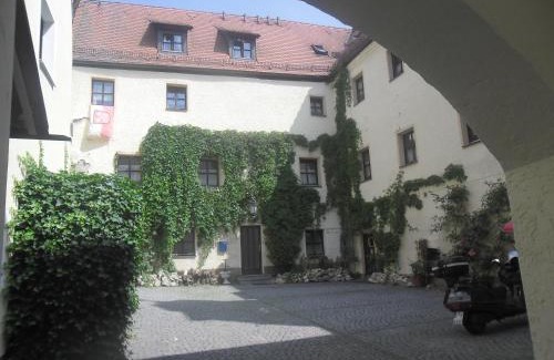 Regensburg Apartment | Schloss Weichs zu Regensburg mit 2Schlafzimmer Parkplatz Internet 75qm Zentrum